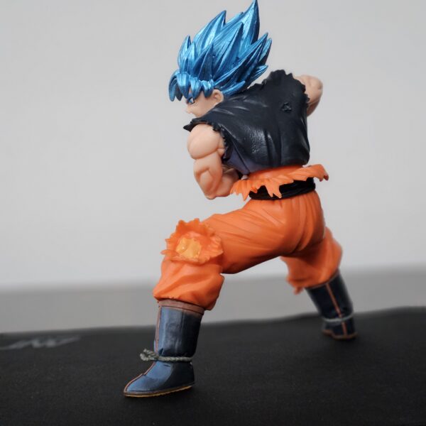 Goku Super Saiyan Blue (SSB) Action Figure (19 cm) - Image 3