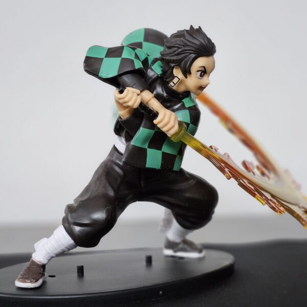 Tanjiro Flame Attacking Figure 18 Cm - Image 2