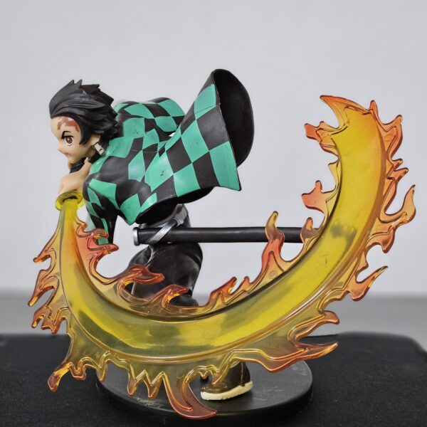 Tanjiro Flame Attacking Figure 18 Cm - Image 3