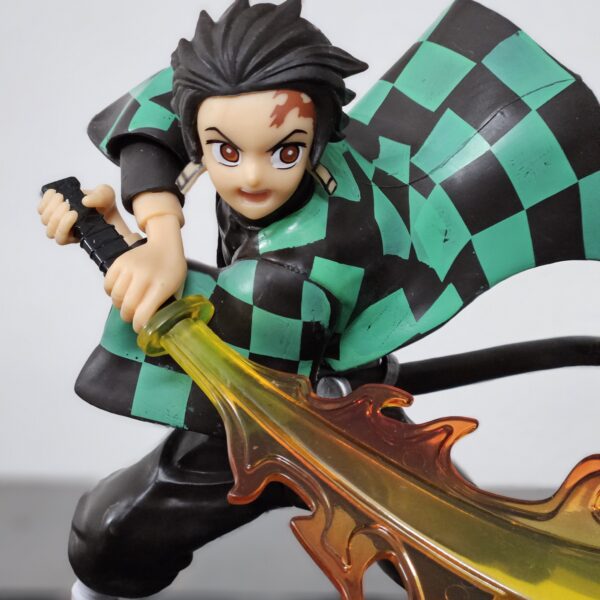 tanjiro 18 cm figure
