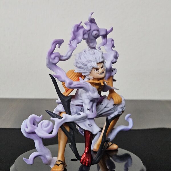 Luffy Gear 5 Punching Earth Figure 14 cm - Image 3