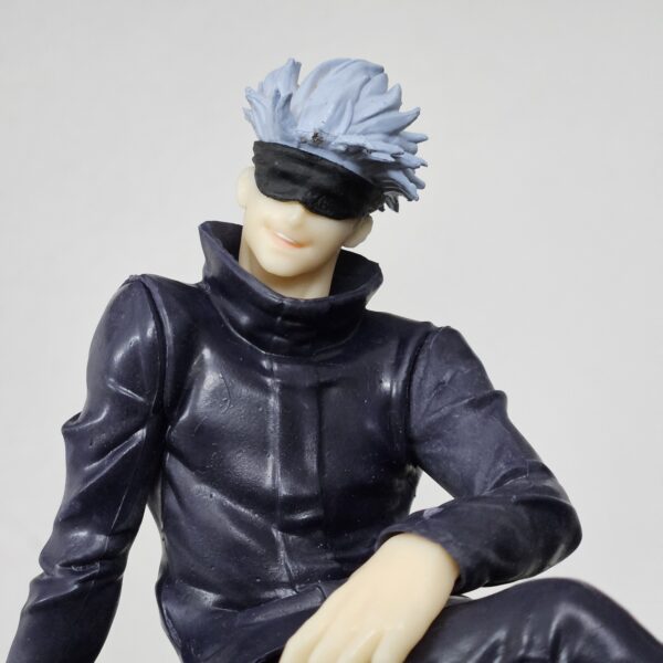Gojo Satoru Sitting Action Figure (14 cm) - Image 2