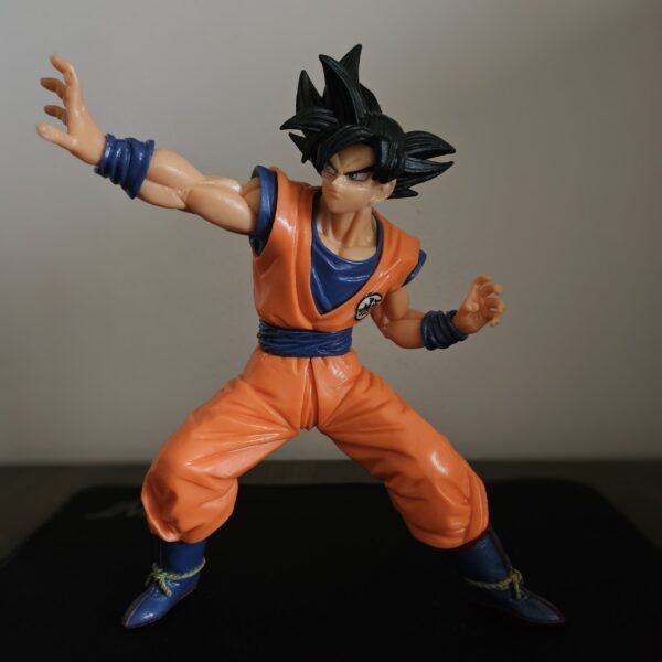 Goku 22 cm